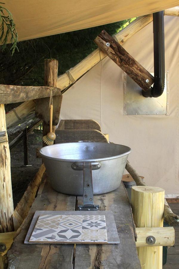 Luxury tent Tente Trappeur Ada, Au Jardin De La Vouivre *